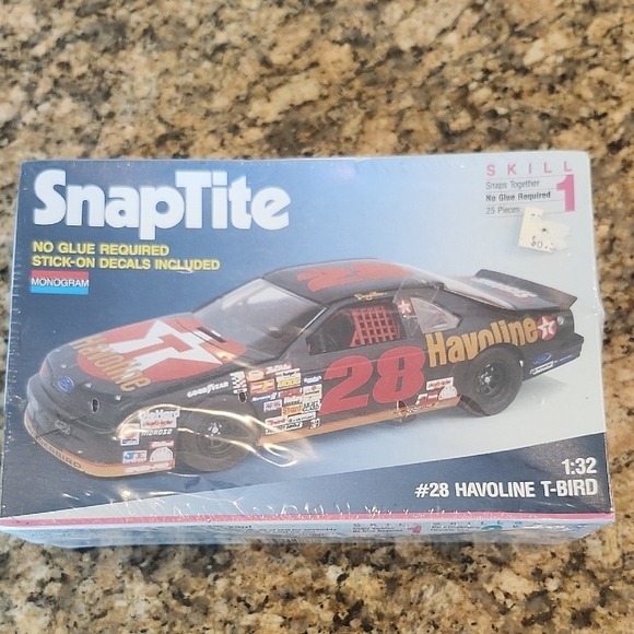 SnapTite‎ #28 Havoline T-Bird Model Kit - Picture 1 of 6